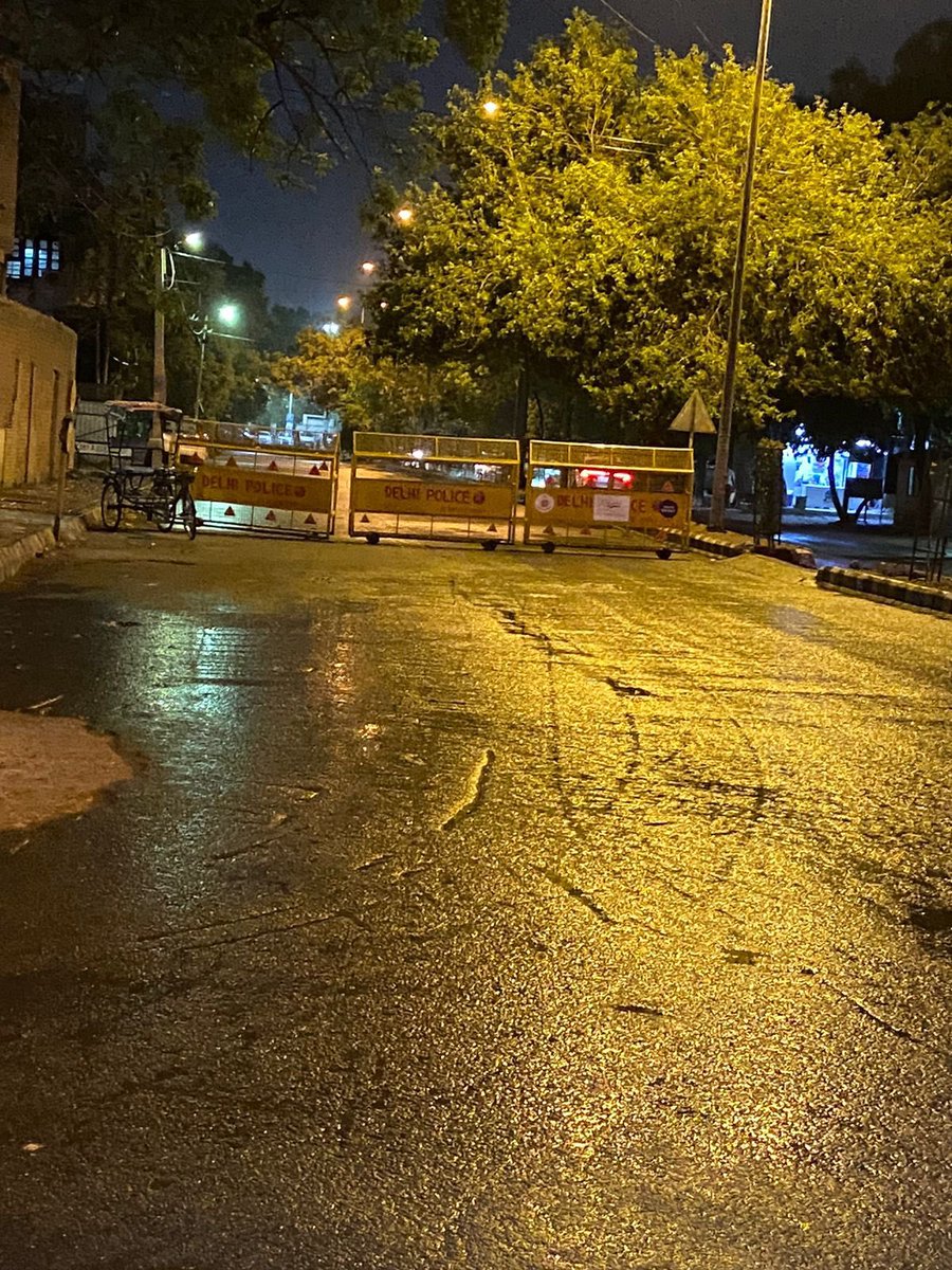 kanikkadewan's tweet photo. @dtptraffic Main entrance going into #DefenceColony from Kotla red light  is blocked every night for no explanation by expecting people to drive on the wrong side of the road which can result in serious accidents and it does . So far, no action no response https://t.co/x3JkfbbU0k