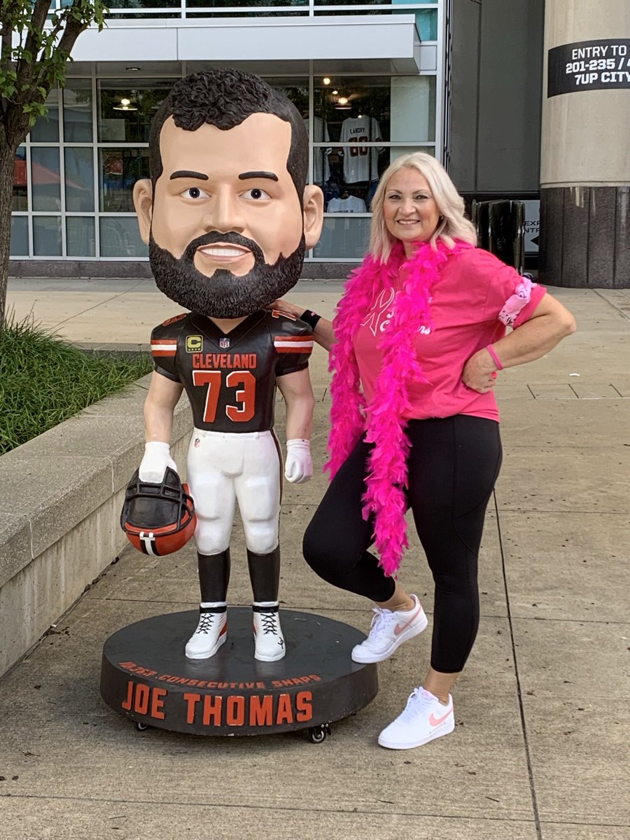 Livelife618's tweet photo. @joethomas73 Support a great cause, Making Strides Walk for Breast Cancer! October 16th 
#Browns #Browns fan 
#BreastCancerSurvivor🙏🏻💗

 https://t.co/xkFjbWU3lH https://t.co/j1RLvEBNow