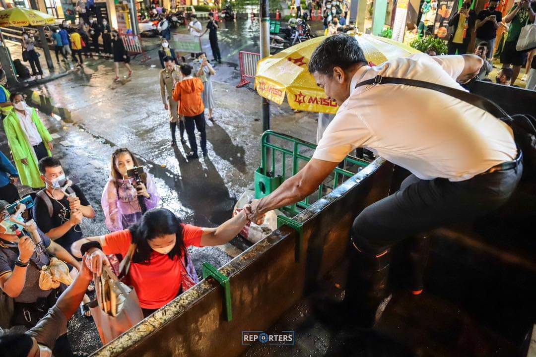 พลาดหัวข่าว tweet media