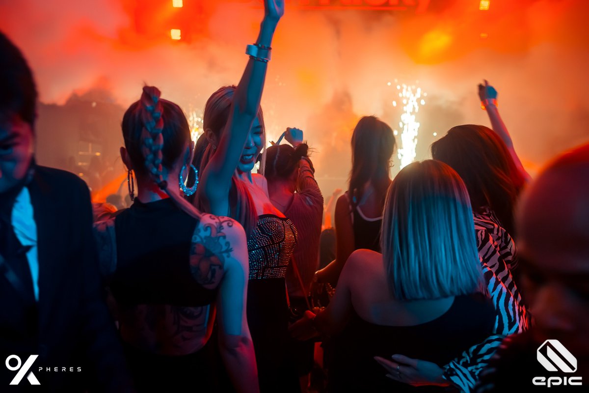 xpheresnft's tweet photo. [ September ]
September started with a chill, vibey Pool Party at 5-star Amari Watergate where we were joined by models and influencers. We also had fun with @bennicky and our members had exclusive access to Xpheres Premium Front Row Zones &amp; backstage passes to meet Ben Nicky👑 https://t.co/e6C15qtKKG