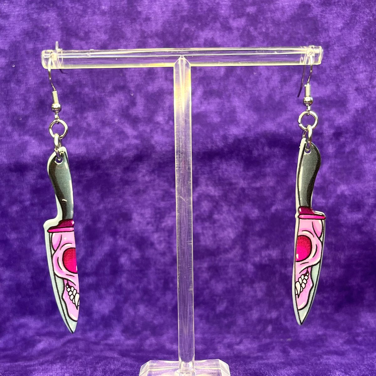 One of my favorite new additions to my spooky szn collection! You can snag “slasher” in my shop! 🔪💀