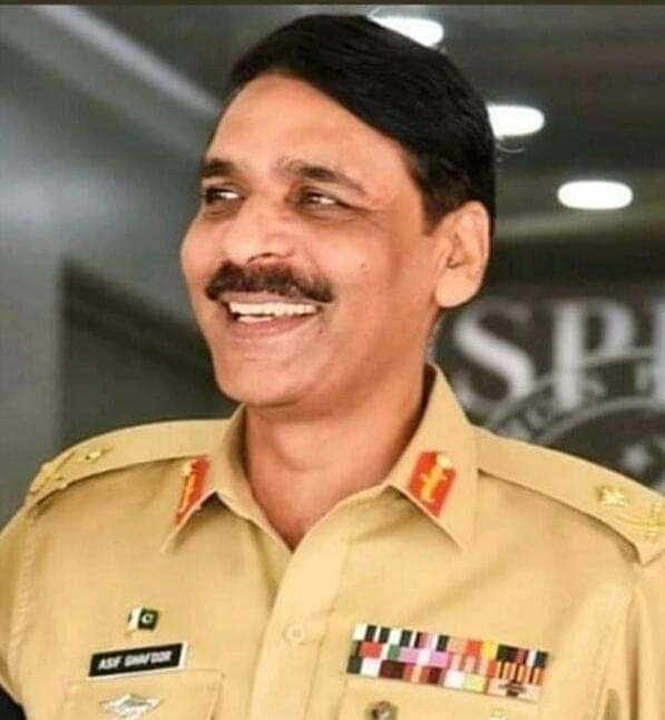 Nawababro4's tweet photo. محبت ایک احساس کا نام ہے، محبت وطن سے اپنی افواج سے اور اپنے پسندیدہ بہادر شخص سے ہو سکتی، یہ بھی نعمتیں ہیں اللہ تعالیٰ کی جانب سے، وہ خود منتخب کرتا کسی انسان کو کروڑوں انسانوں کیلئے تاکہ وہ اس انسان کو دیکھیں اور اسکو فالو کریں، آصف غفور ان میں سے ایک ہیں جو لائق محبت ہیں https://t.co/X4gyV8v1LX