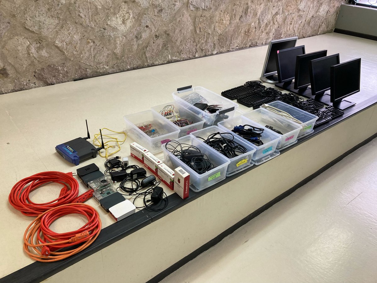 rogeplus's tweet photo. Mi laboratorio portátil de IoT! https://t.co/L05VKx3mNc
