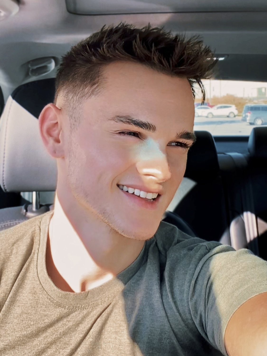 Tate Hoskins (69%) on Twitter: "handsome bobandsome https://t.co