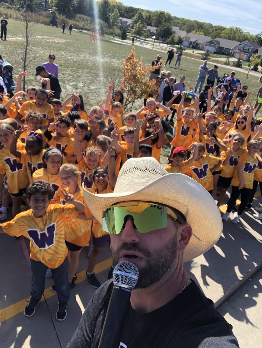 MrBeenkenPE's tweet photo. Friday was a phenomenal day for our annual Run for the Hills @WoodlandHillsEl s/o to our amazing PTO coordinators and my 5th graders for their help with grade level runs and race set up! https://t.co/U5kf5kK93G