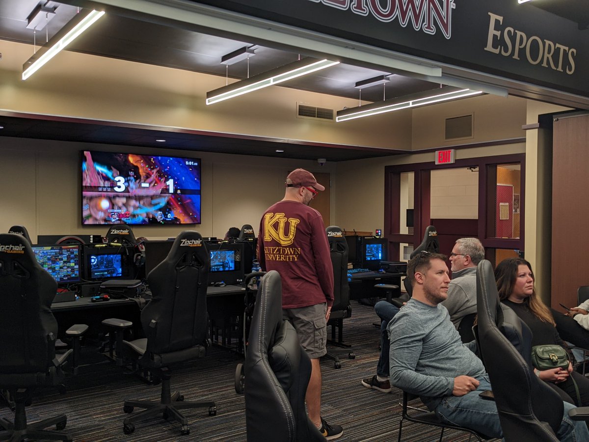 KutztownEsports's tweet photo. TBT A few weeks ago when we had our family day KoTH smash event(left)!👪

And the following week when we had our Guilty Gear Strive tournament(right)!🎮 https://t.co/kcfl0A1TaD