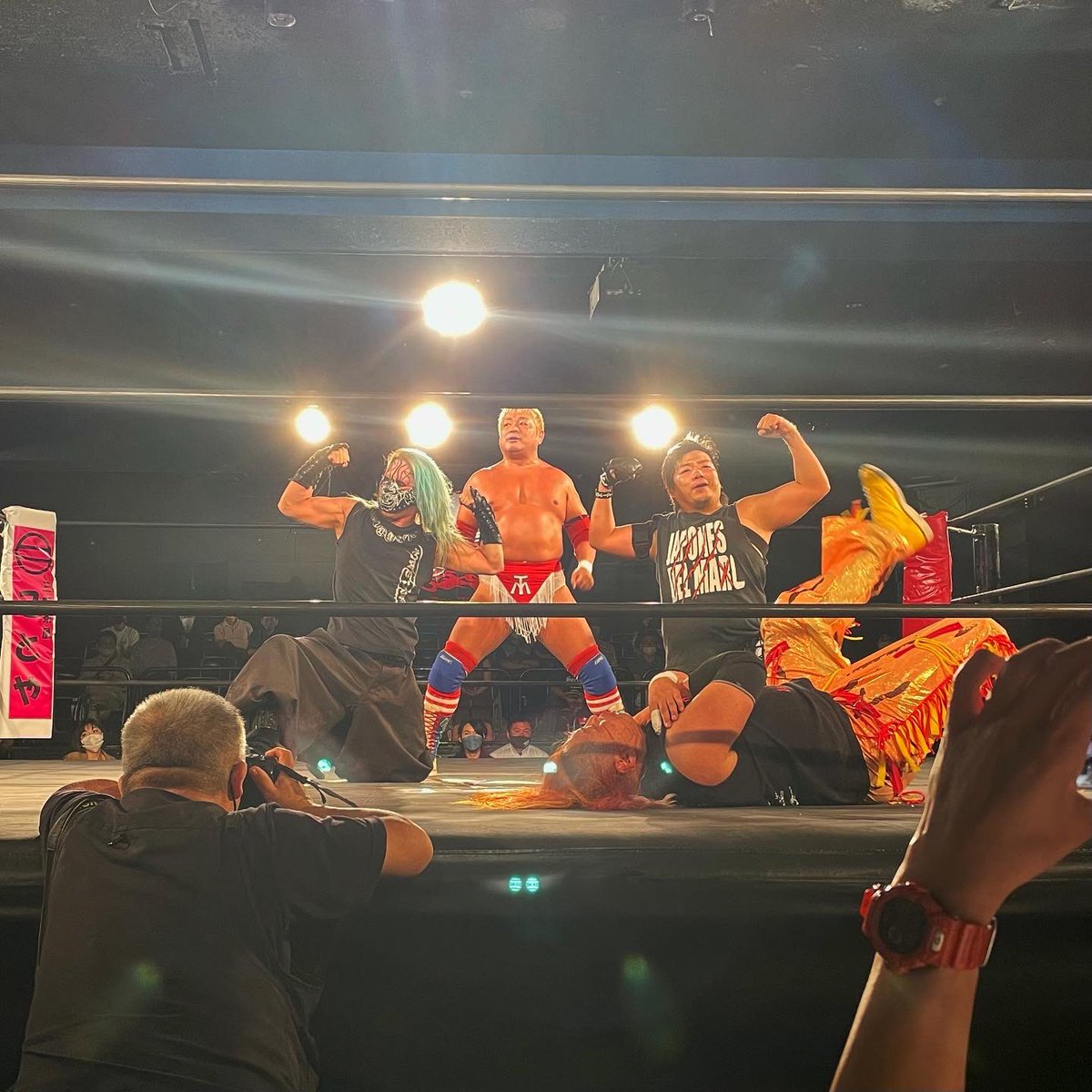 objectiboo's tweet photo. 日曜日はシークレットベース新宿大会に行ってきました🤼
⁡
戸井選手の30周年記念試合があったり、CMLLから選手が参加したりと観る機会がなかなかないカードが観れて嬉しかった🙌🏻
⁡
犬を預ける予約もしたし、来月も行くぞー💨
⁡
#pw_secretbase

#通せるカップスリーブ 
#objectiboo https://t.co/zcgO13nSlA