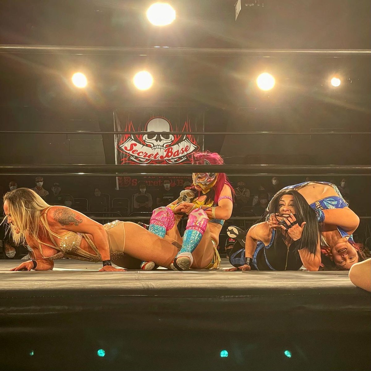 objectiboo's tweet photo. 日曜日はシークレットベース新宿大会に行ってきました🤼
⁡
戸井選手の30周年記念試合があったり、CMLLから選手が参加したりと観る機会がなかなかないカードが観れて嬉しかった🙌🏻
⁡
犬を預ける予約もしたし、来月も行くぞー💨
⁡
#pw_secretbase

#通せるカップスリーブ 
#objectiboo https://t.co/zcgO13nSlA