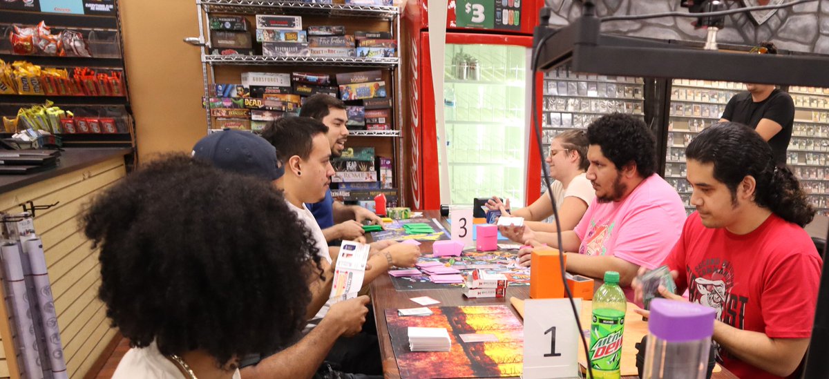 OrangeSamuraiD's tweet photo. Pictures from 10.01.22 One Piece Card Game Super Pre-Release at @ColiseumofComic Kissimmee
#OnePiece #OnePieceCardGame #OnePieceTCG #OrangeSamuraiD #coliseumofcomics #superprerelease https://t.co/8ACGVpn2uM