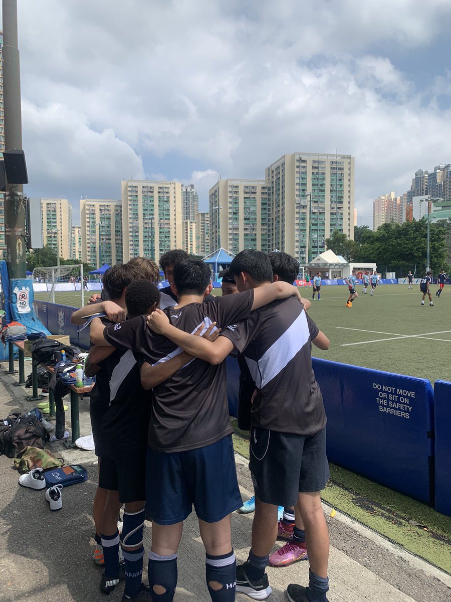 LSHeadHarrowHK's tweet photo. Honorary Sun House member for the day. Great to see the boys taking part in service and displaying courage and fellowship. #homeandaway2022 #branchesofhope https://t.co/2pxBarGpqd