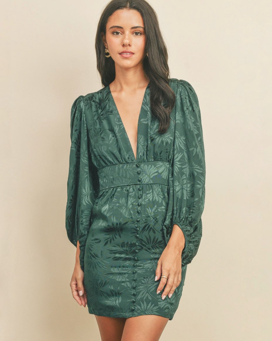 beachave8's tweet photo. Emerald green dreams🤍 https://t.co/XUqNFZwKQq