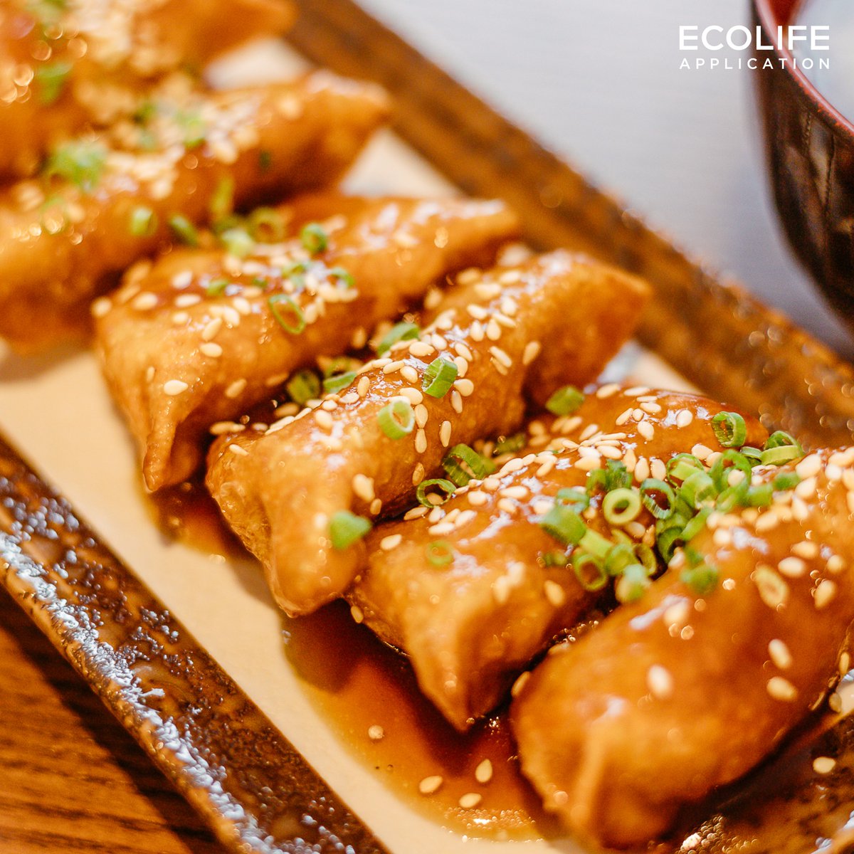 ecolifeapp2's tweet photo. วีแกนวีใจเร่งเข้ามาค่าาาาาาาา🌱
พี่หมีมาแนะนำร้านอาหารญี่ปุ่นแบบวีแกนที่รสชาติทานง่ายมากกกกก ใครที่ไม่กินผักหรือไม่ชอบกลิ่นผักก็ทานได้เด้อ ซอสเขาจะหวาน ๆ เค็ม ๆ กลบกลิ่นของผักได้ดีเลย บอกเลยว่าปัง 🍙
📍Waki Waki (BTS พร้อมพงษ์) #คาเฟ่กรุงเทพ #วีแกน #Ecolifeapp https://t.co/bPxTkmUYkD