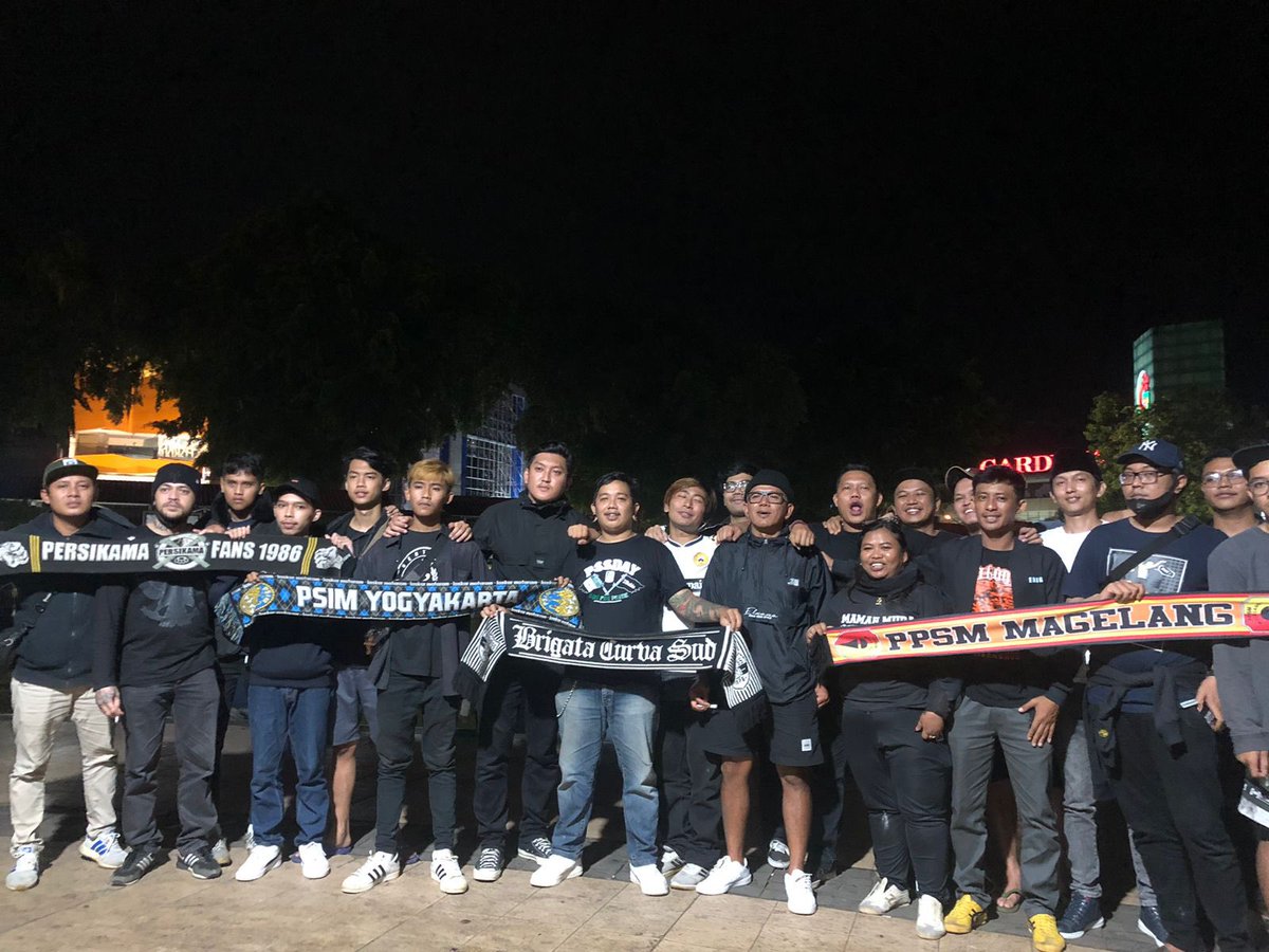 Malam yg begitu indah,sejarah baru sepakbola magelang di mulai

Hormat buat semua yg sudah terlibat di moment ini 
💚🧡💙💛

<a href="/smtxppsm/">Squadra Macan Tidar</a> <a href="/timurgate1/">TIMUR GATE 1</a> <a href="/simolodro_/">SIMO LODRO</a> <a href="/Kamania_MGL86/">ᴷᵃᵐᵃⁿⁱᵃ ᴹᵃᵍᵉˡᵃⁿᵍ</a> @PersikamaFans_ <a href="/Aremania_MGL/">AREMANIA MAGELANG</a> 
<a href="/MagelangBoys/">MBOYS</a>