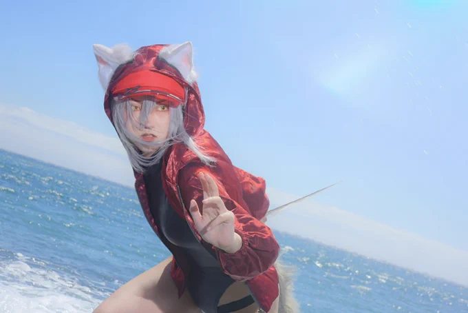 【cosplay】水中の獲物を狩るための新しい装備として、彼女はこの水着を試用しているようだ。    アークナイツ [明日方舟]レッド (Projekt Red) [红] 