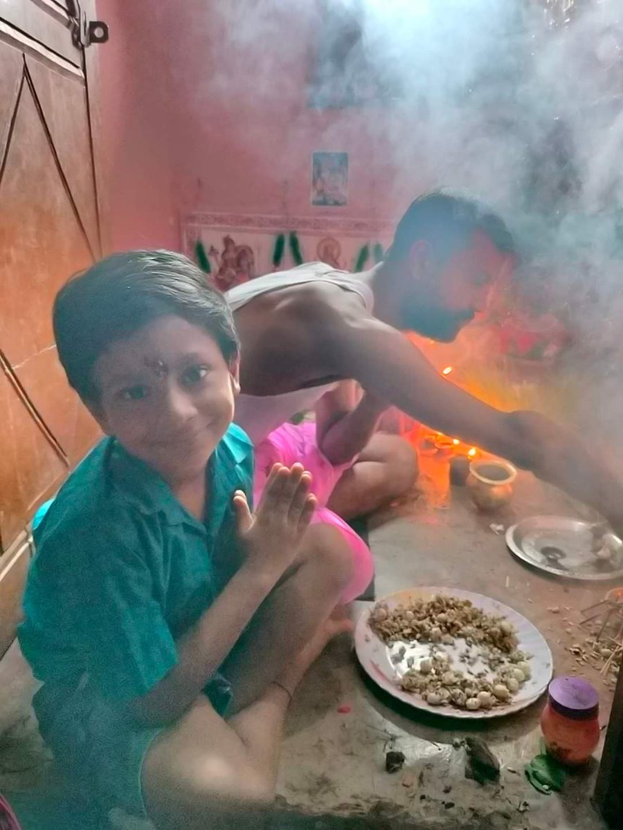 ShreeTunna's tweet photo. आज नवरात्रि के नौवें दिन अपने आवास पर पुत्र विराट के संग मां भगवती की पूजा अर्चना किया और और मां जगत जननी जगदम्बा से संपूर्ण मिथिला के सुख समृद्धि की कामना की,,,,,🙏🙏🙏 https://t.co/j05NzoQnGq