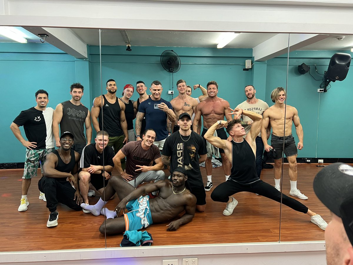 ceaser_smith's tweet image. Popping in to see the Magicmen Sydney boys for a new show!! #magicmen @MagicMenAus