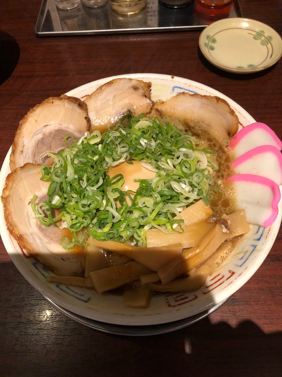 T54636849's tweet photo. まっち棒@武蔵溝の口
多具山らーめん、ライス、ギョーザ

○ランチセットに惹かれて‥。
○ご当地和歌山らーめん🍜
○具沢山をライスにのせながらペロリ😋 https://t.co/Oe8icrfkWJ