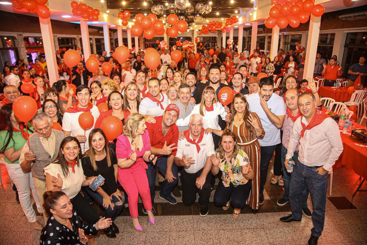 ANRxSIEMPRE's tweet photo. Con @ArnoldoWiens, la dirigencia y referentes de #FuerzaRepublicana vinimos a saludar a la futura Senadora @Carlabacigalupo en el día de su cumpleaños. ¡Que la pases muy feliz y gracias por luchar a favor de un país con justicia social y calidad de vida para todos! 🚩🇵🇾 https://t.co/g9wcgKAtTV