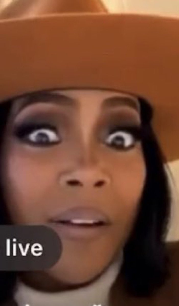 heluvsevn's tweet photo. @emeeejadeee What did Bey do? https://t.co/BDqCMklO6W