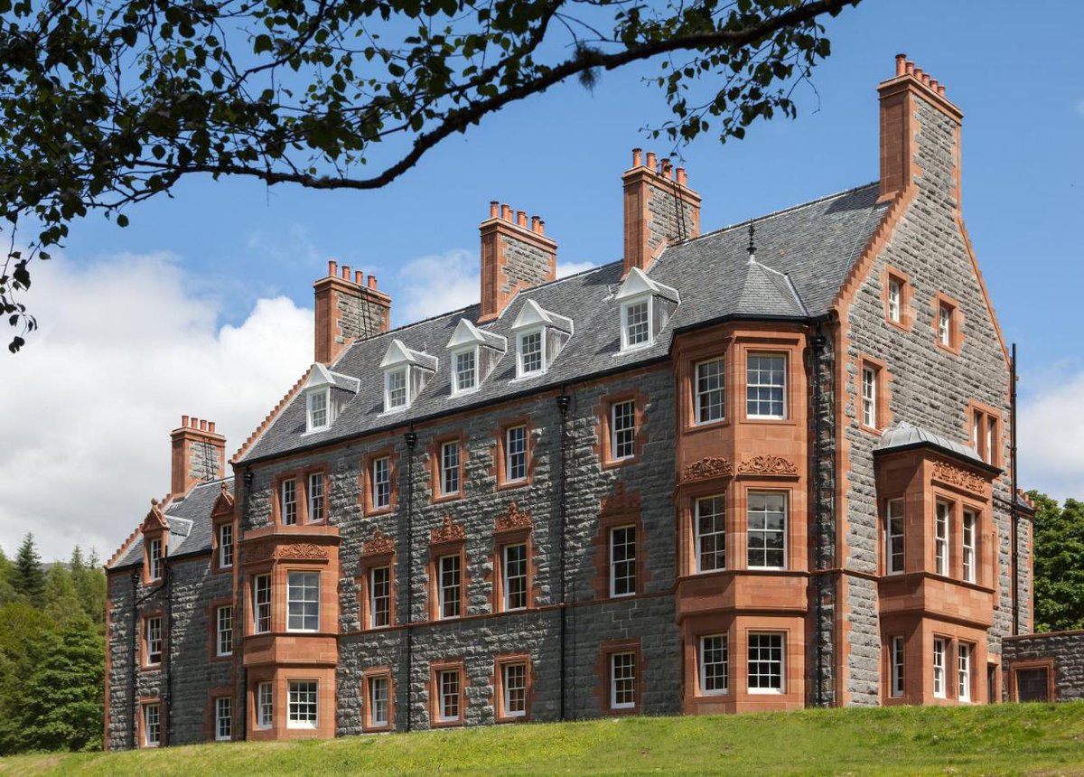 BritainsBest_'s tweet photo. The Top 25 Small Hotels  In The United Kingdom &amp; Channel Islands In 2022, Rated By Tripadvisor #25. Glencoe House, Glencoe Village, United Kingdom https://t.co/MkB4enfFGA    #Glencoehouse #Glencoe #Glencovillage #Tripadvisor #Britainsbesthotels #hotels https://t.co/GIXlacgPjL