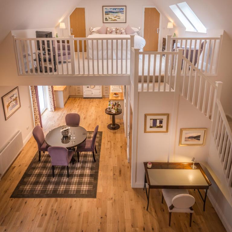 BritainsBest_'s tweet photo. The Top 25 Small Hotels  In The United Kingdom &amp; Channel Islands In 2022, Rated By Tripadvisor #25. Glencoe House, Glencoe Village, United Kingdom https://t.co/MkB4enfFGA    #Glencoehouse #Glencoe #Glencovillage #Tripadvisor #Britainsbesthotels #hotels https://t.co/GIXlacgPjL