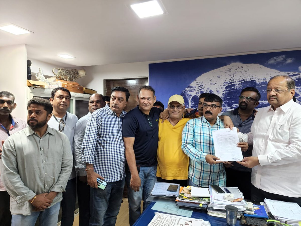 Amarbjym's tweet photo. &amp; it was introduced from Virar at 7:15 AM to Churchgate which is totally inconvenient for the Borivalikars .
MP Gopal Shetty Ji On getting notice of the same Immediately Spoken 2 GM  @WesternRly N Told thm 2Get this Resolved Immediately. 
@RailMinIndia @RailwaySeva https://t.co/F7faSeuRH6