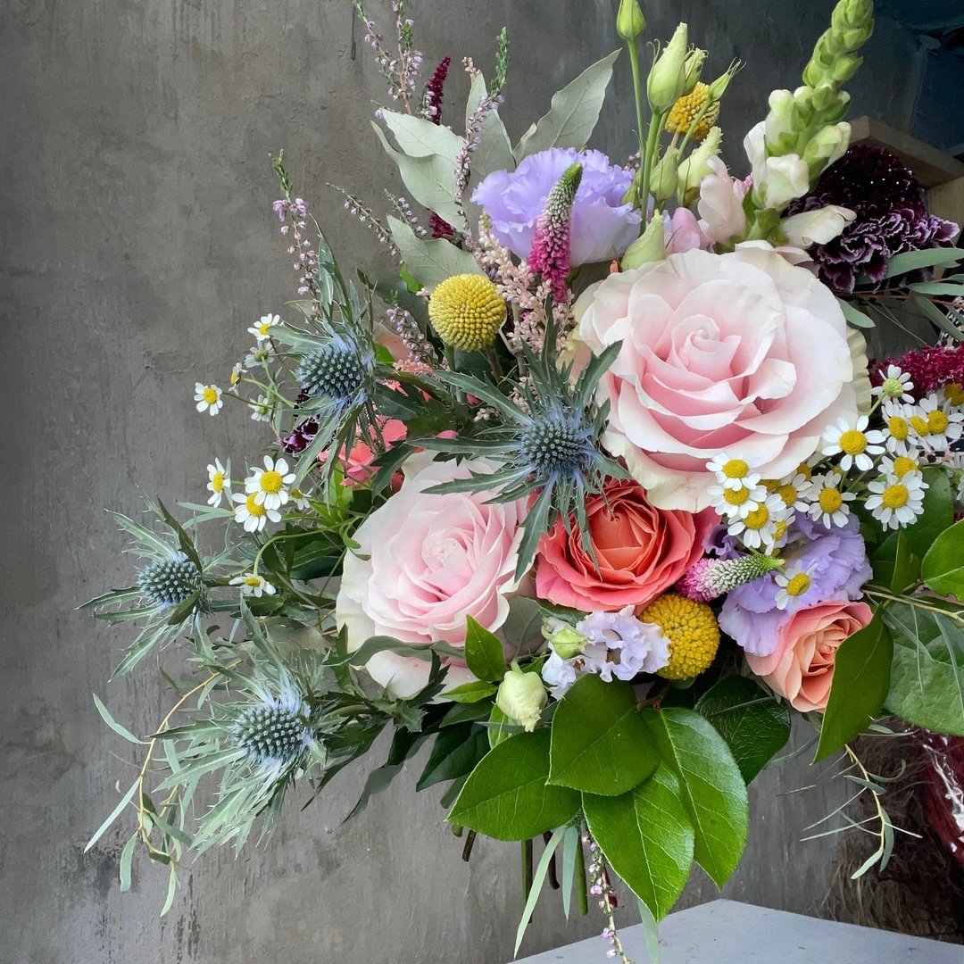 Pretty as a picture - these colours really do belong in a painting! Simply gorgeous! 

#weddingflowers #weddingflorist #buttonholes #groomsflowers #wedding #maidstonewedding #kentwedding #vinettaflowergallery #kentflorist #eventflowers #floralinstallation #bridetobe2023 #bridetob
