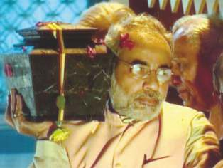 modiarchive's tweet photo. On Shyamji Krishna Varma's Jayanti, we recall Modi's tribute to the great revolutionary.

Shyamji passed away in 1930 hoping his ashes would return to his motherland after her freedom. 56 years after India's independence, it was Modi who finally brought them back from Geneva. https://t.co/cL0IXJopMA