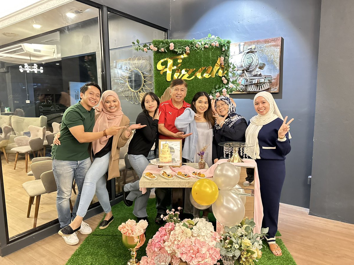 F_izah's tweet photo. 1/10 🥰 https://t.co/8HXD9nFScg