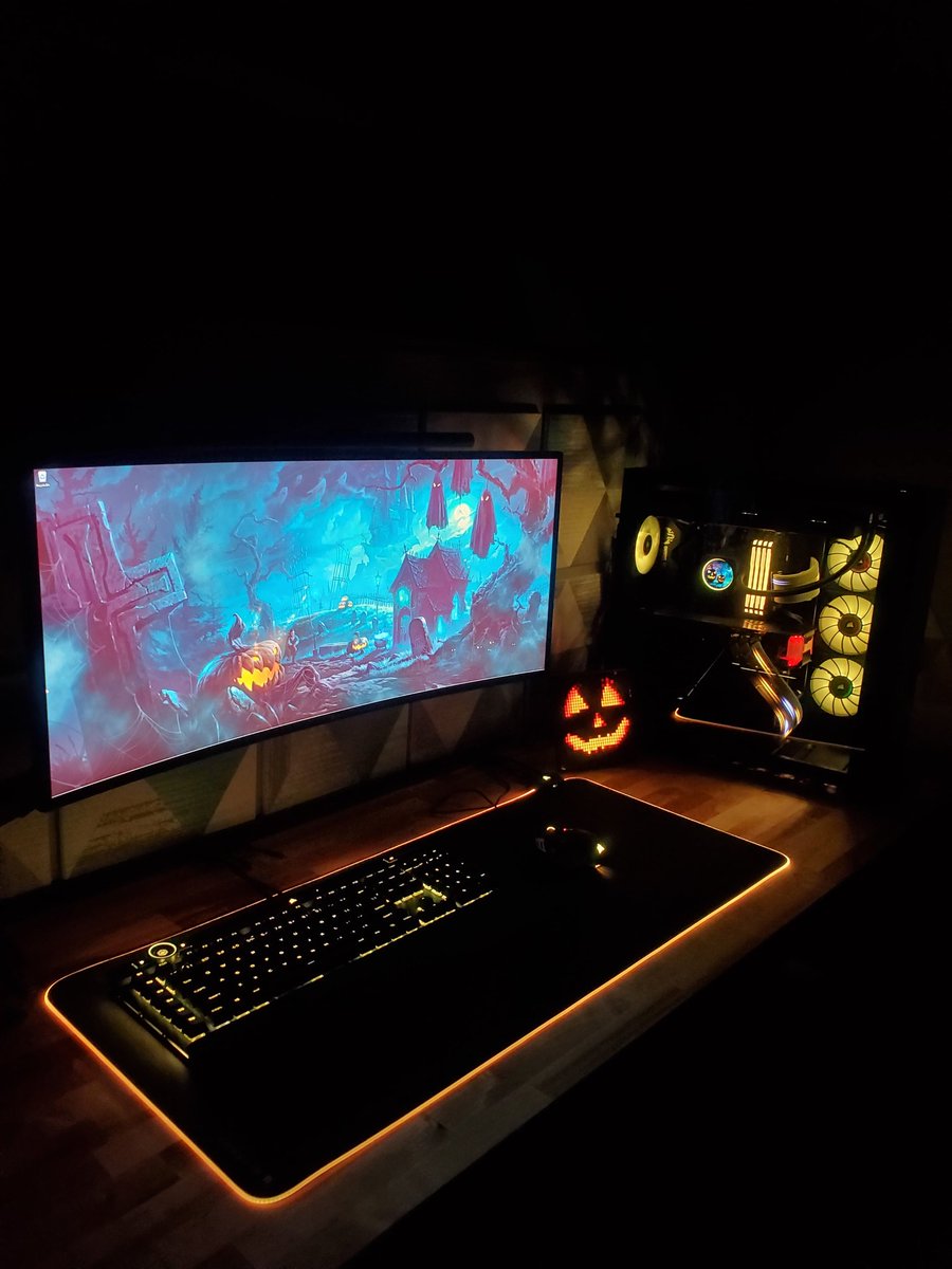 TopSecretR35's tweet photo. #SpookySeason #Halloween New PC is literally decor too. https://t.co/M2VEwGXl9J