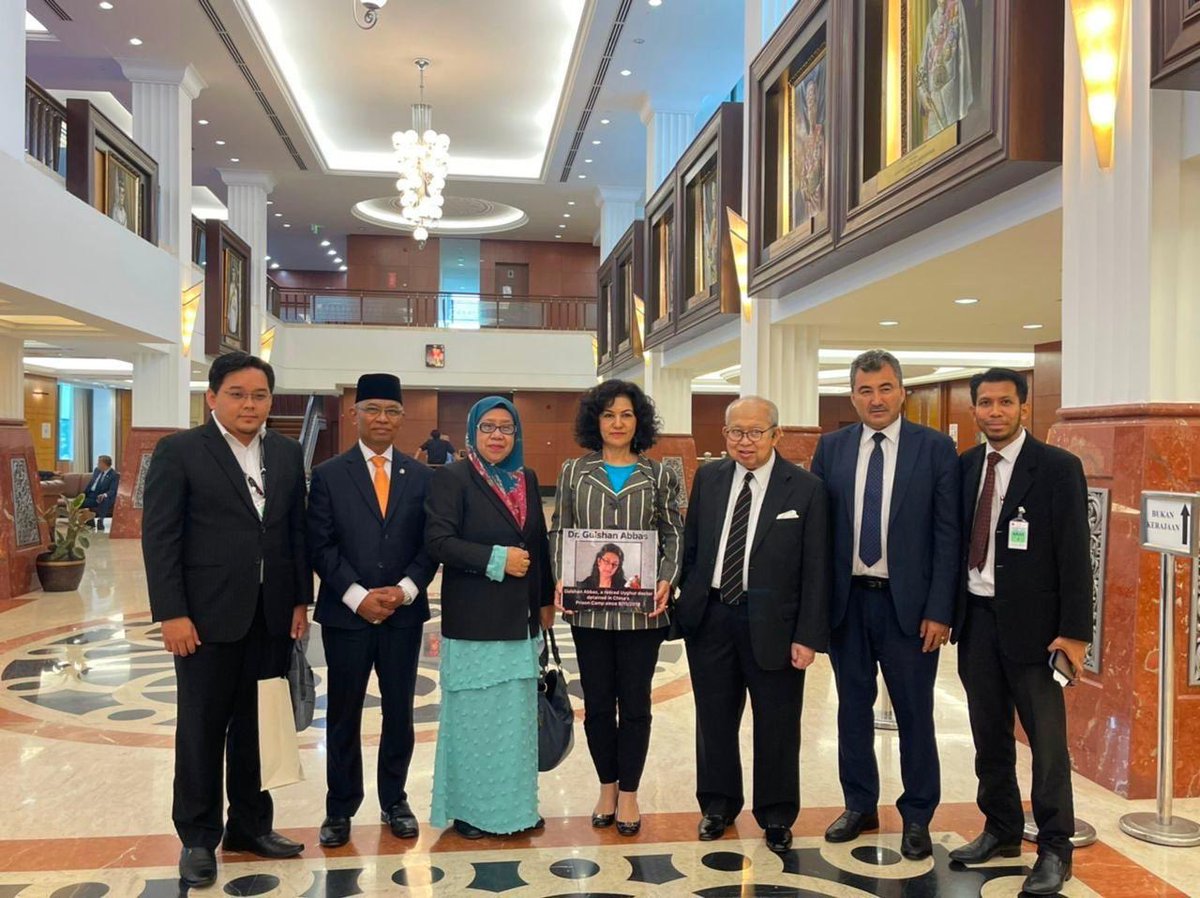 تشرفت بلقاء أصدقائنا في ماليزيا من حركة الشباب الإسلامي الماليزي محمد خير الأنوار ، @Fahmi_Samsudin ، محمد فاضل، سكينة و سهيل.  شكرًا لكم على دعمكم في كفاحنا لوقف #إبادة_الأويغور