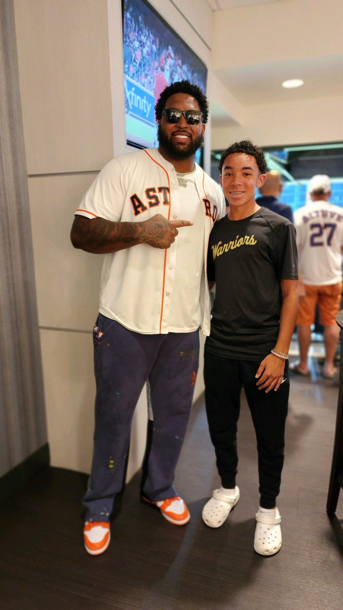 Came Out To Support Our Hometown Houston Astros And Ran Into @tyhoward71 <a href="/JHSWarriors_FB/">Katy Jordan Football</a> #Warriors #WarriorMentality