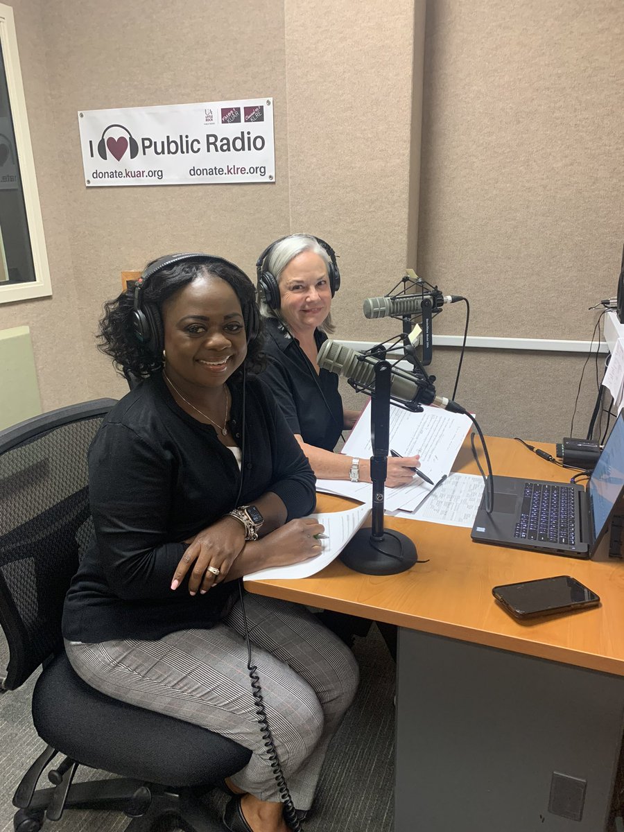 TheLadyKimLee's tweet photo. 🎤2day I had so much fun co-hosting @kuarpublicradio #FallFundDrive with Dr. Adele Holmes. Help us reach our goal of $100K & 100 new members💰until Oct. 8th! Thank you to all my family & friends that donated🥰
📞501-916-6400 or https://t.co/kacTzPmXqx
#KUAR
#KLRE
#publicradio https://t.co/7QI5j2TyY1