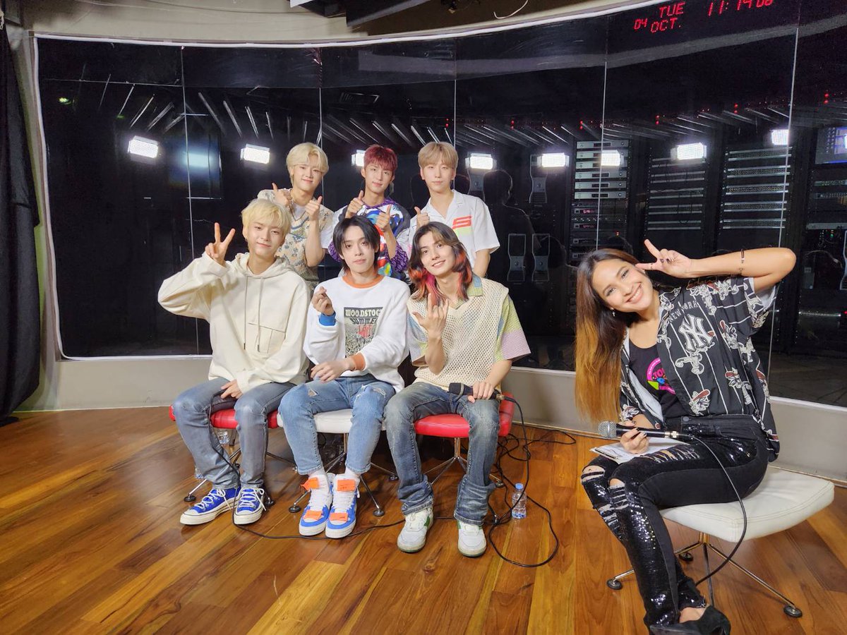[20221004] 📸
Xdinary Heroes ya en su entrevista en Tofu Pop Radio 

XH x Tofu POP Radio
#XH_on_TofuPOPRadio
#XdinaryHeroes #엑스디너리히어로즈