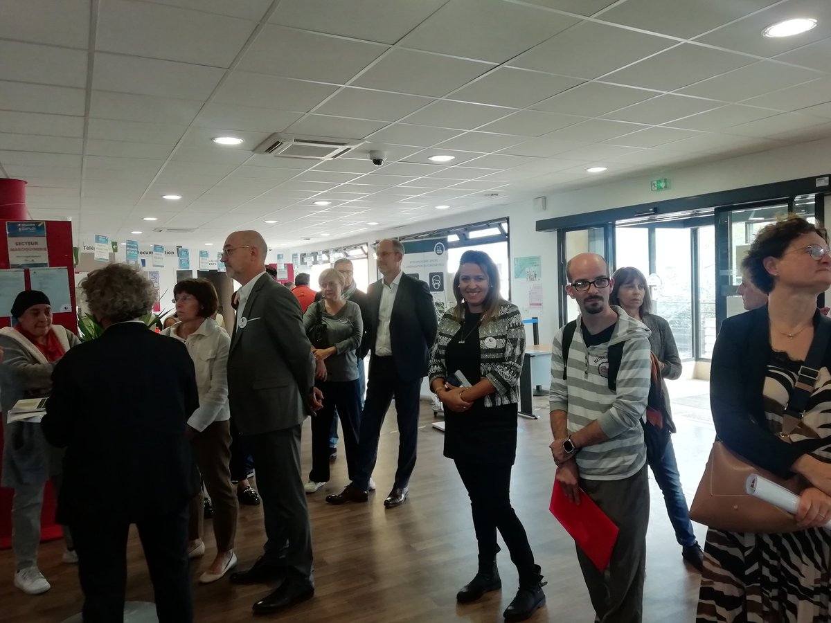 Monterrat9's tweet photo. Job dating IAE les équipes de @pole_emploi Romans  mobilisées autour des personnes en fin de parcours insertion pour accélérer leur retour à l emploi. 6 secteurs représenté @DuchampMichel1 @DTPE2607 Aude Berger- Dubosson 👏🎉 https://t.co/VbaNsQiYp9