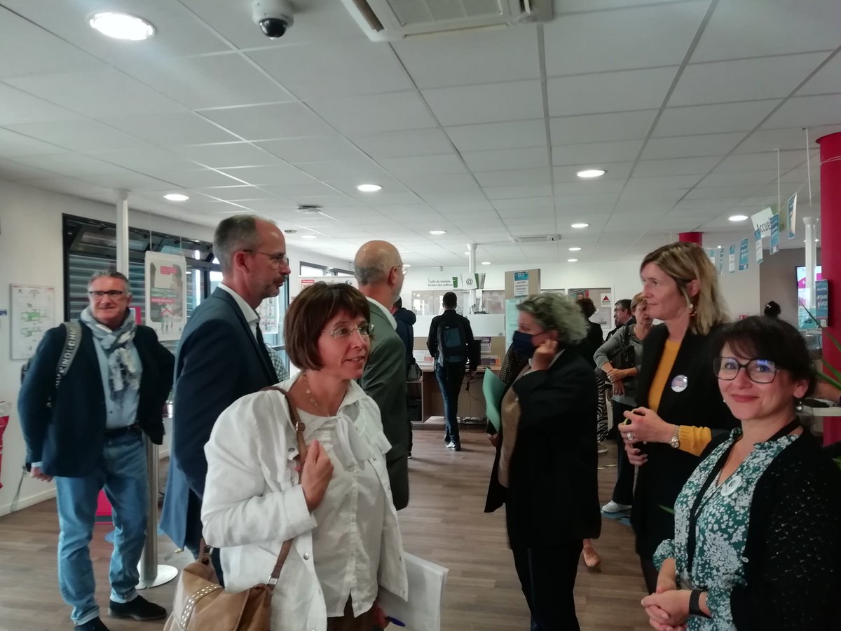 Monterrat9's tweet photo. Job dating IAE les équipes de @pole_emploi Romans  mobilisées autour des personnes en fin de parcours insertion pour accélérer leur retour à l emploi. 6 secteurs représenté @DuchampMichel1 @DTPE2607 Aude Berger- Dubosson 👏🎉 https://t.co/VbaNsQiYp9