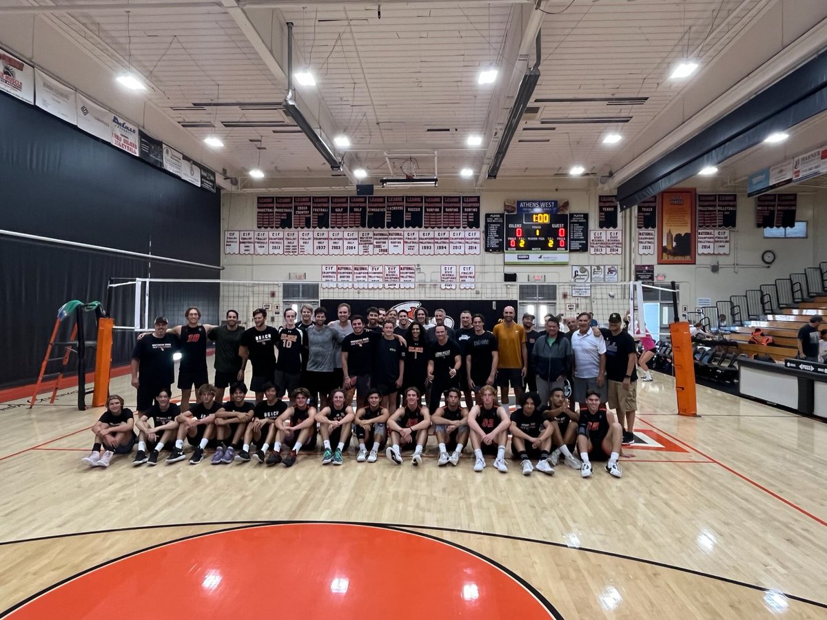 hbhsoilersvb's tweet photo. Thanks to all who came out to celebrate 50 years of volleyball at HBHS! We were honored by the great turnout and loved reconnecting with players and coaches. Go Beach! https://t.co/XRDSX84Hdf