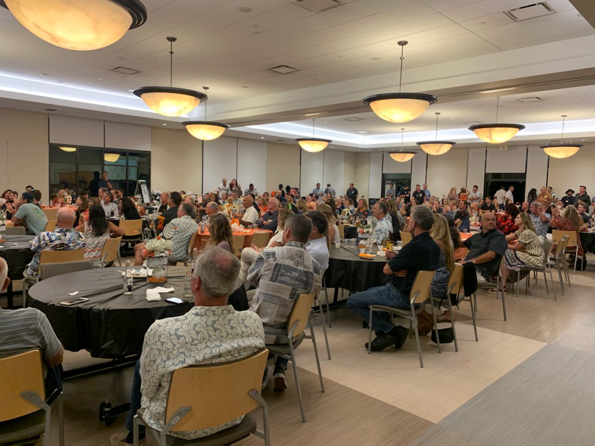 hbhsoilersvb's tweet photo. Thanks to all who came out to celebrate 50 years of volleyball at HBHS! We were honored by the great turnout and loved reconnecting with players and coaches. Go Beach! https://t.co/XRDSX84Hdf