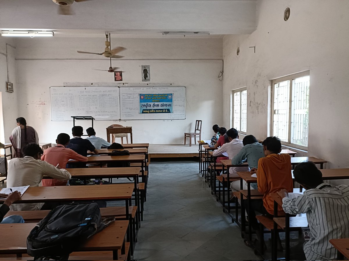 NSSVAMCC15's tweet photo. ગુજરાત સરકાર તરફથી મળેલ સૂચના મુજબ લાઇમેન્ટ ચેન્જ આઉટ ફોર નાઈટ પ્રોગ્રામ અંતર્ગત વળીયા કોલેજમાં તારીખ 26/ 9/ 2022 થી 30 /9 /2022 સુધી વિવિધ પ્રવૃત્તિ ઓનું આયોજન.@_NSSIndia @nssgujarat @YASMinistry @nssmkbu https://t.co/iPAjijYGzB