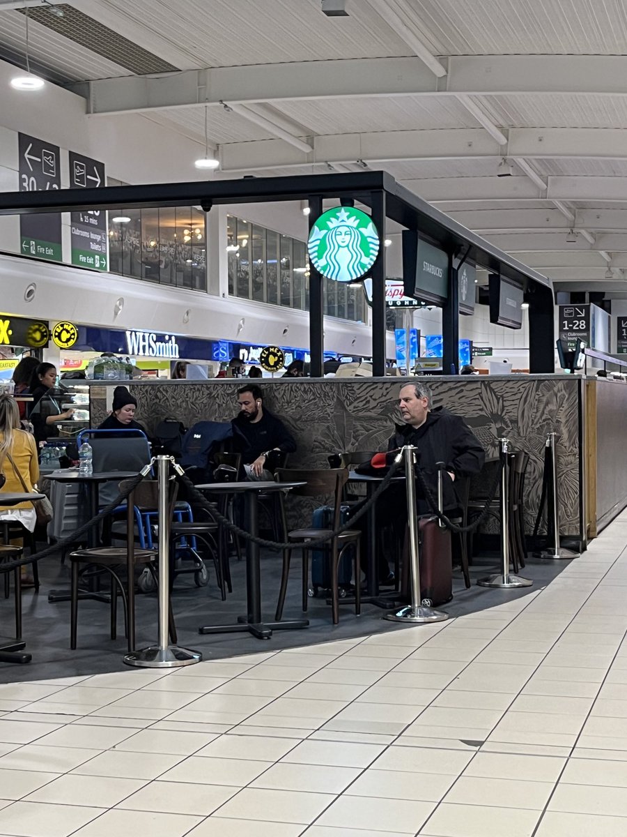 danteandsam's tweet image. Ridiculously early start but it’ll be worth it when we’re there! #cannotwait #switchoff #holidays