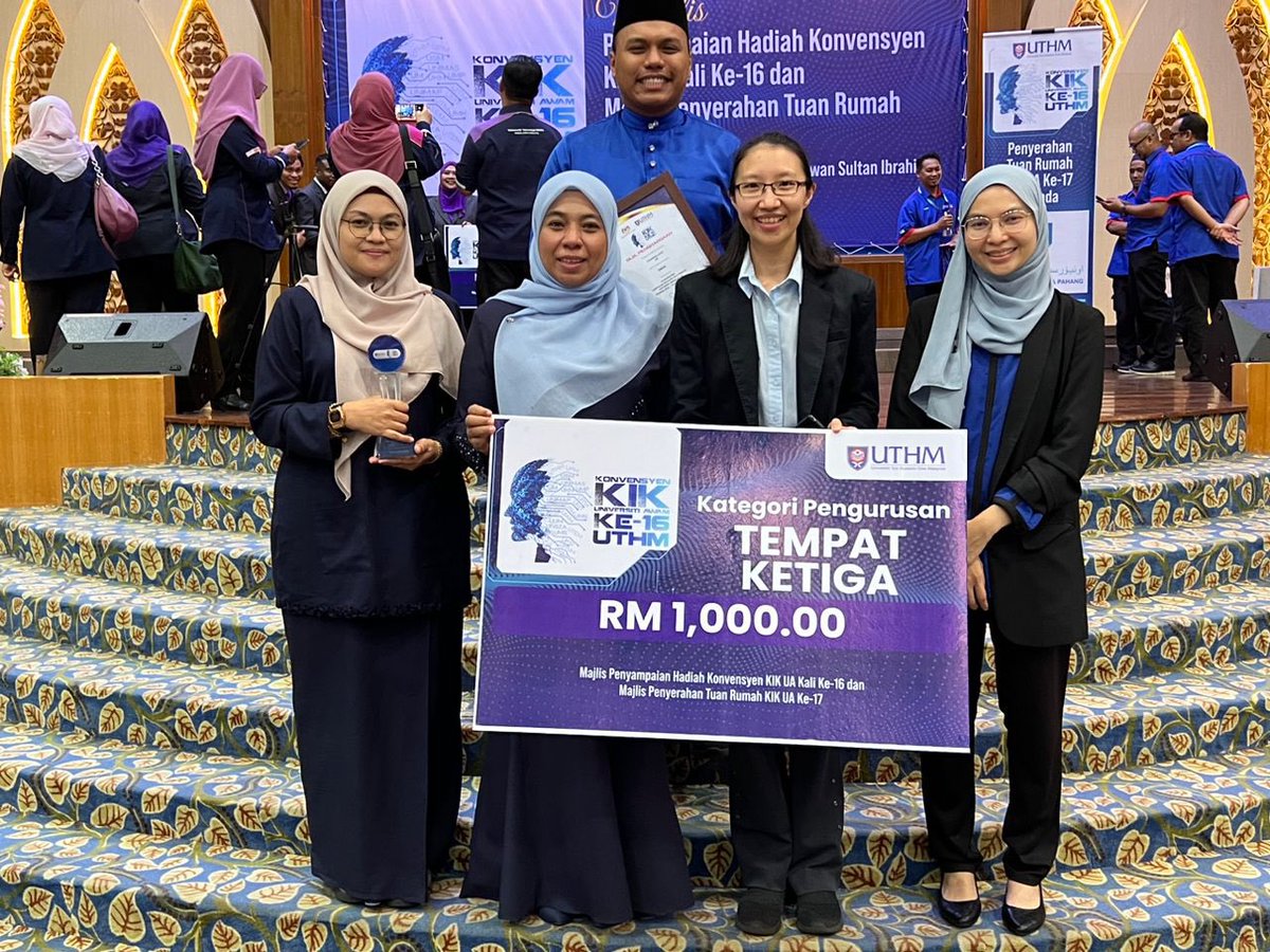 unimalaya's tweet photo. Setinggi tahniah diucapkan kepada Kumpulan Pharmselatan (Pusat Perubatan Universiti Malaya) yang telah dinobatkan tempat ketiga bagi Kategori Pengurusan sempena Konvensyen Inovatif dan Kreatif Universiti Awam Tahun 2022. https://t.co/r0JczP52g9