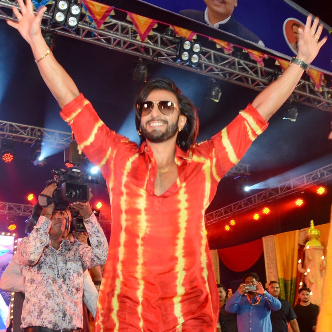Trending_Today_'s tweet photo. Actor Ranveer Singh at Marathi Dandiya Event in Mumbai 
#ranveersingh #ranveersinghupdates #dandiya #dandiyaevent #marathidandiya https://t.co/jCNtyJH0jw