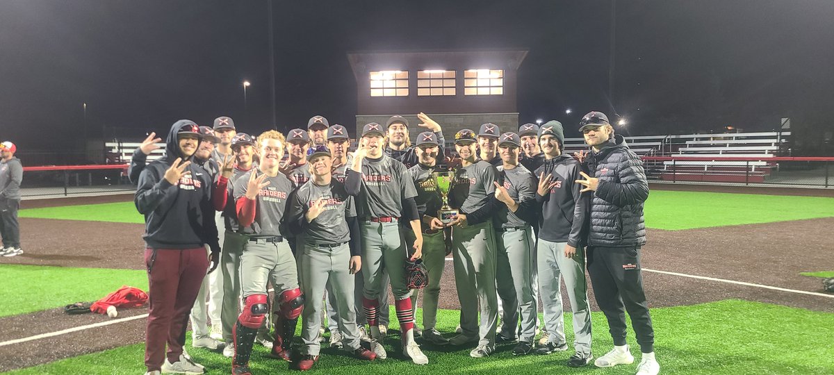 Here are your MSOE Raiders Fall Ball World Series Champions 🏆

Great way to end the fall🏴‍☠️