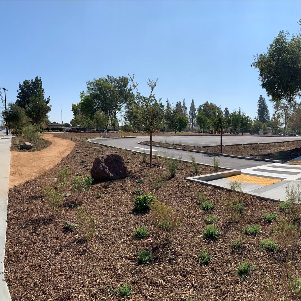 CityofGlendora's tweet photo. 🌳GLADSTONE PARK🌳 parking lot is officially OPEN!!

The new and improved parking lot includes: 21 NEW stalls, 47 stalls total, 2 ADA stalls, &amp; ADA accessible walking path!

📸 Stop by #GladstonePark and tag us in your pic for us to share!

#GladstonePark #Glendora #GlendoraParks https://t.co/cOByoEmlZO