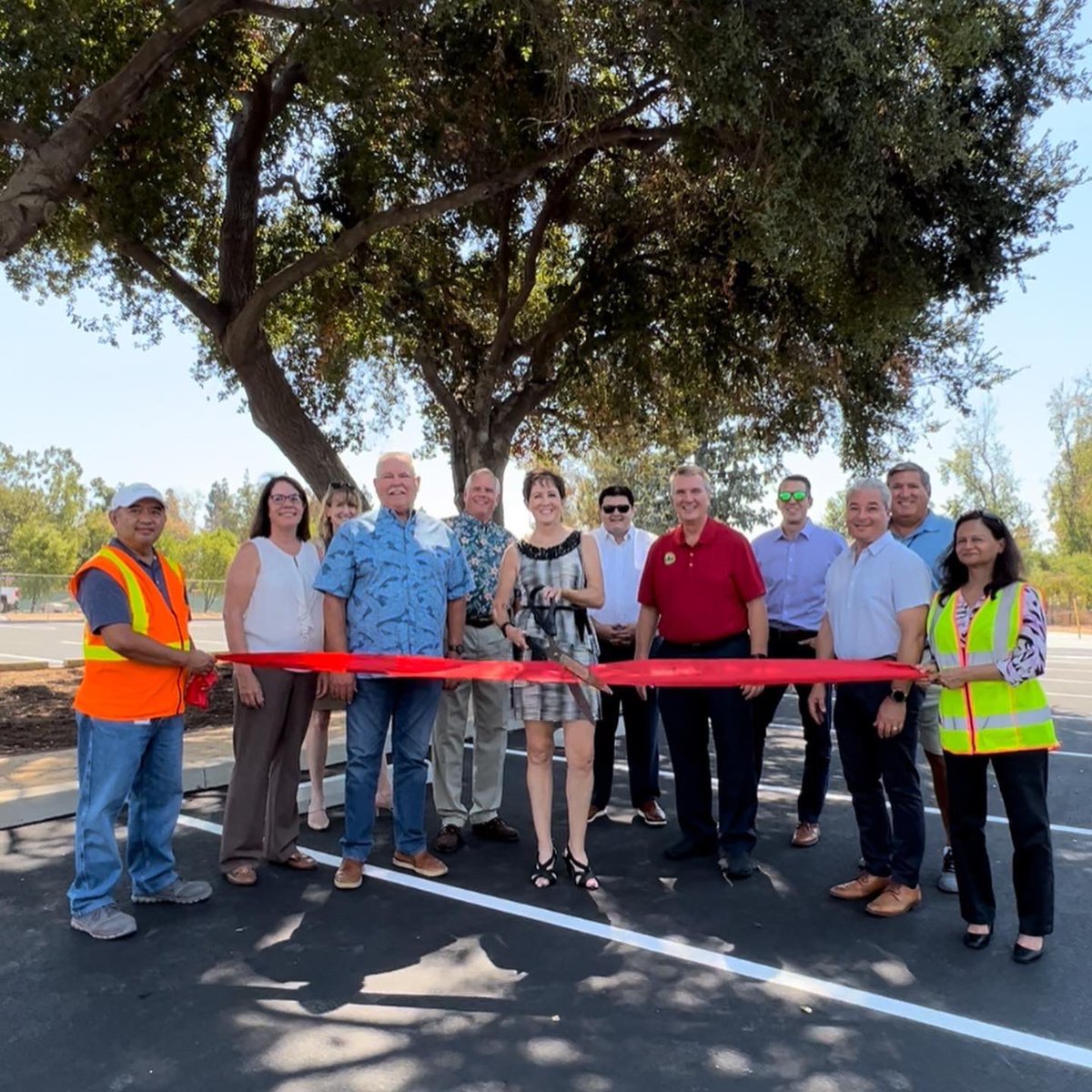 CityofGlendora's tweet photo. 🌳GLADSTONE PARK🌳 parking lot is officially OPEN!!

The new and improved parking lot includes: 21 NEW stalls, 47 stalls total, 2 ADA stalls, &amp; ADA accessible walking path!

📸 Stop by #GladstonePark and tag us in your pic for us to share!

#GladstonePark #Glendora #GlendoraParks https://t.co/cOByoEmlZO