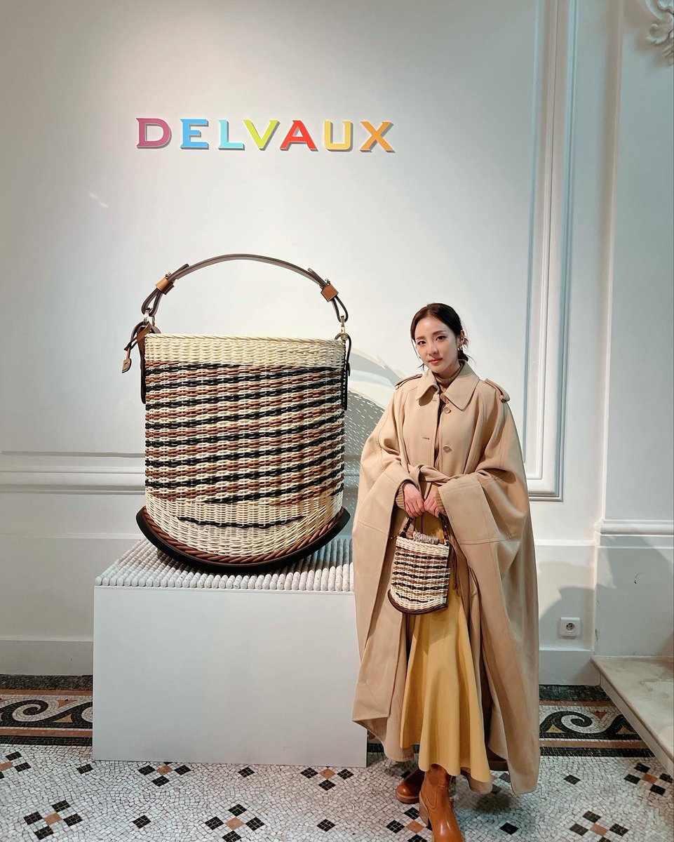krungy21's tweet photo. Delvaux presentation. I L🤎ve #delvaux #Dara in #Paris https://t.co/fJhS3XG1iR