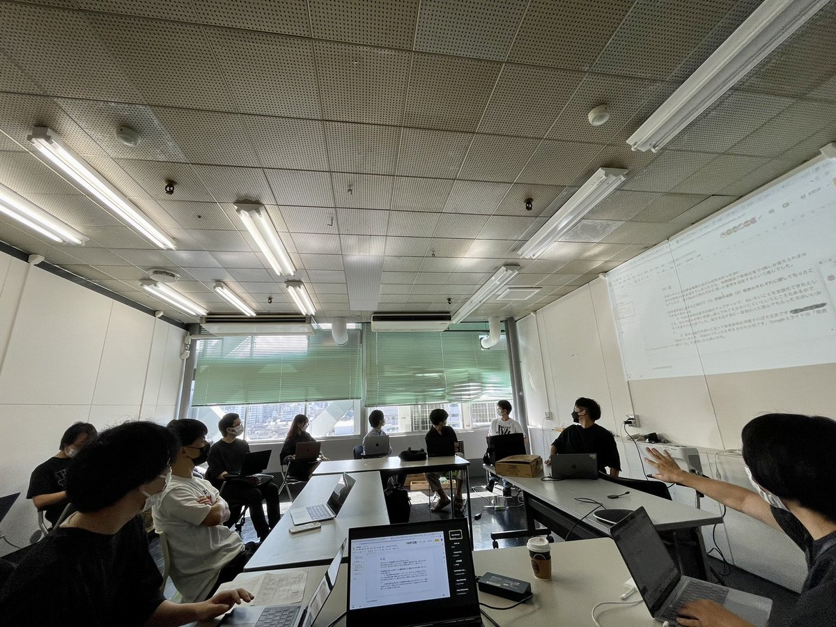 そして本日10/4は後期第一弾の勉強会をしました！

夏休みに行われた学会発表や、イベントの報告と橋田先生の有難いお話を拝聴いたしました。

写真は風でラボのブラインドが大暴れした時に、心配してる人としてない人の図です。

橋田先生が1番心配してるのが伝わりますね(  `◟ 、) 。