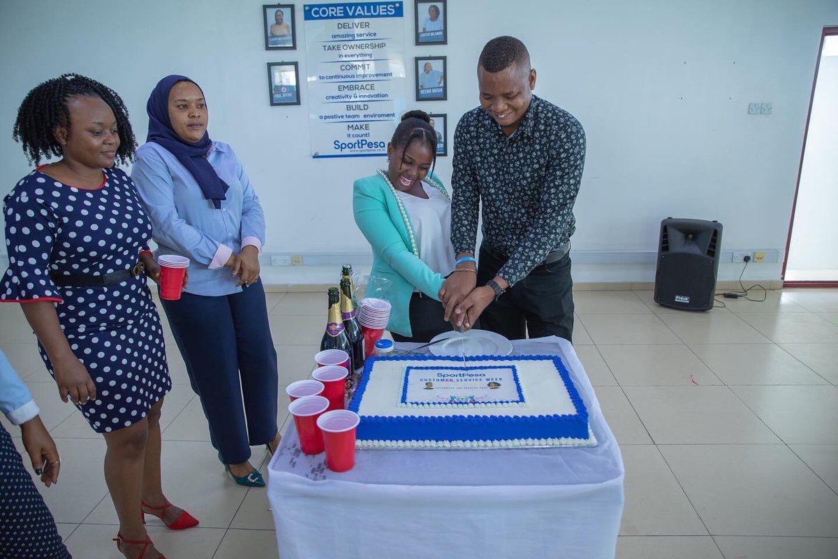 TZSportPesa's tweet photo. π€©TIMU YAKO INAYOKUPA USHINDI
Tunakushukuru kwa kutuchagua na tunakuahidi kukupatia huduma bora kila wakati.
Kheri ya wiki ya huduma kwa wateja!
#CustomerServiceWeek #CelebrateService #CSWeek #SportpesaTZ #Sportpesa #WayaWaya #WayaWayaChallenge https://t.co/ukyYmAsmRP