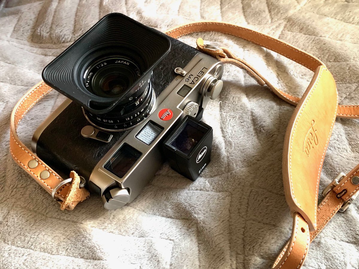 taro_aobe's tweet photo. 【暮色】

フィルムカメラが今、熱いですね。Leicaから新たなM6が登場するという噂もありますね。

GR21mmは周辺光量がドカンと落ちて面白い。昔から大好きなレンズ。

Leica M6 Titan
RICOH GR 21mm F3.5
Ektachrome E100VS
#ライカ　#Leica  #LeicaM6
#LeicaM6Titan  #RICOH  #GR21 #E100VS https://t.co/IbmjZWYDxT