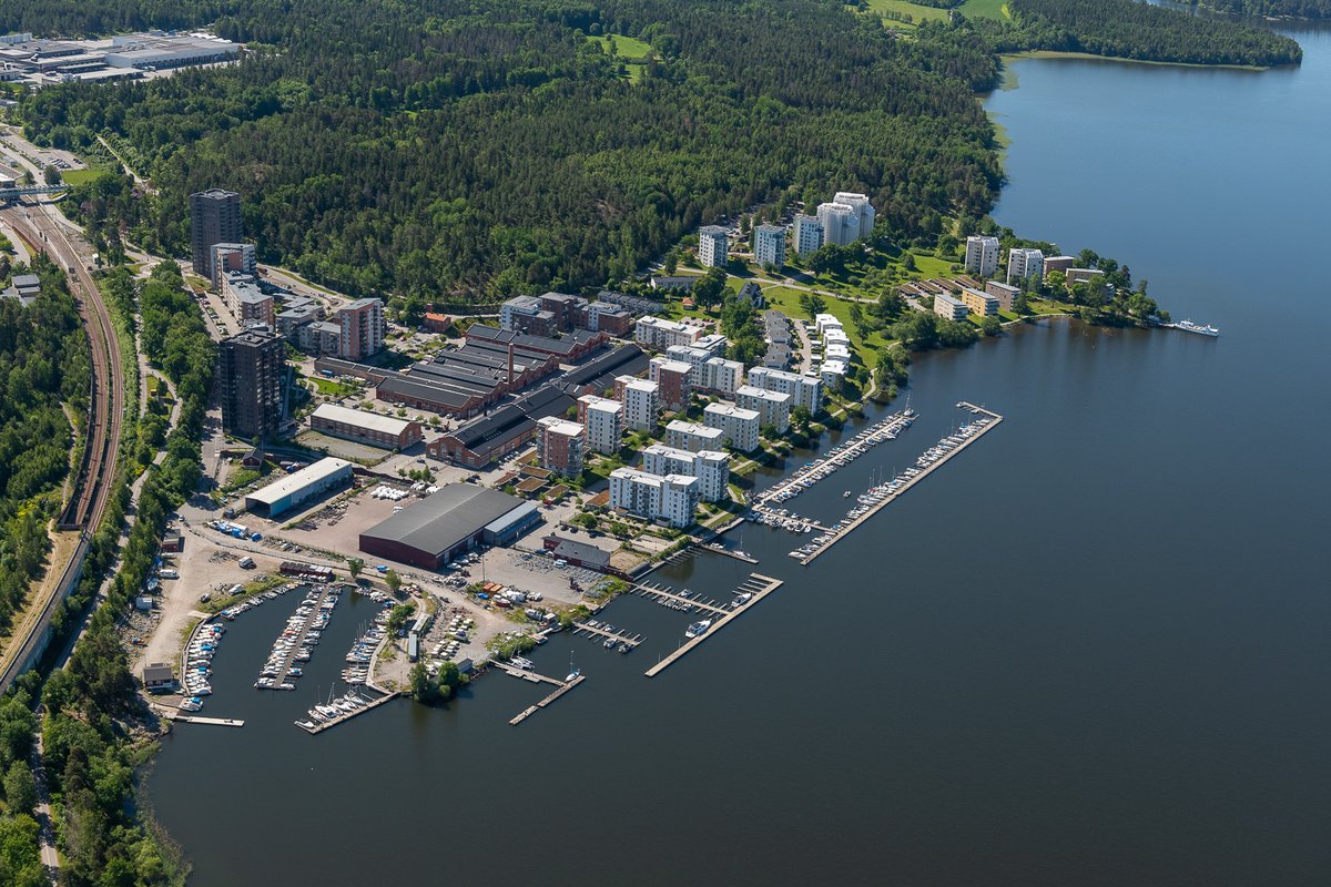JM skriver historia igen! Efter 20 år lämnar vi över 1000 bostäder, en lyckad gestaltning och ett uppskattat bostadsområde i Bolinder strand i Järfälla. Vi har byggt ännu ett samhälle där många människor kan leva i flera generationer! 
Läs mer här: bit.ly/3CuFYXS